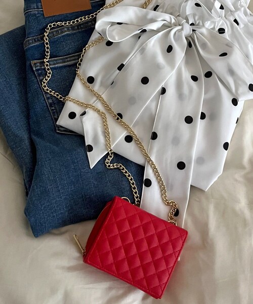 prose verse（プロズヴェール）の「チェーンショルダー付きキルティングミニ財布（財布・レディース・ブラック/レッド/ベージュ・F）」の3枚目の写真