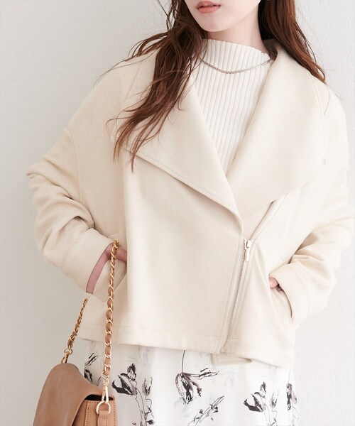 natural couture(ナチュラルクチュール)の「スエードライダースジャケット(ライダースジャケット・レディース・グレイッシュベージュ/チャコールグレー/アイボリー/ミント・FREE)」の2枚目の写真