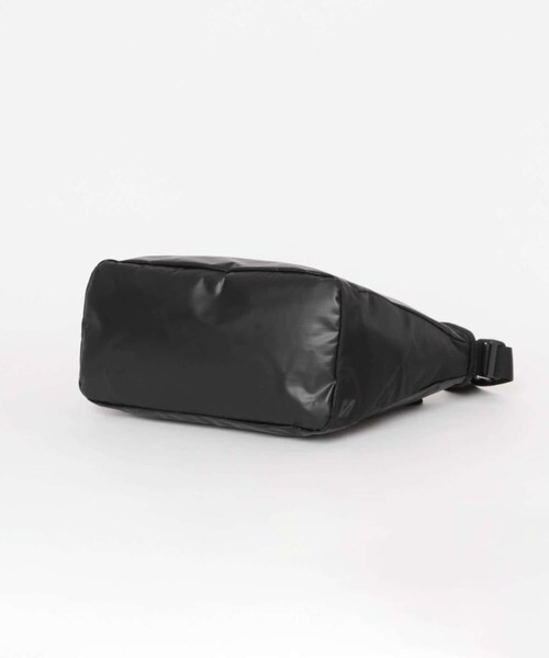 URBAN RESEARCH（アーバンリサーチ）の「SALOMON　EXTENDED TOTEBAG SMALL（トートバッグ・メンズ・BLACK・Free）」の5枚目の写真