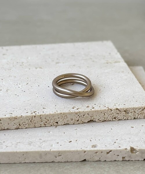 3coins（3coins）の「マット2連リング（リング・レディース・その他/その他1・FREE）」の2枚目の写真