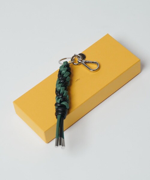 Lui's（ルイス）の「【ITTI】CRISTY FOLD KNOT CHARM / STCOW（キーホルダー・メンズ・トープ/ブラック・F）」の2枚目の写真