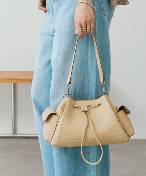 RIVE DROITE（リヴドロワ）の「予約【収納力抜群】2WAYサイドポケット巾着ショルダー（ショルダーバッグ・レディース・ブラウン/ベージュ/ホワイト・F）」の3枚目の写真