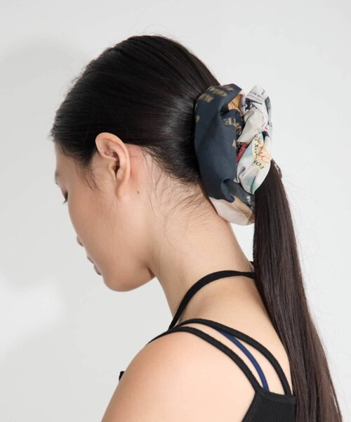 Omekashi（オメカシ）の「【LY】 Haarelastiek（シュシュ・レディース・ブルー/ブラック/アイボリー・ONE）」の2枚目の写真