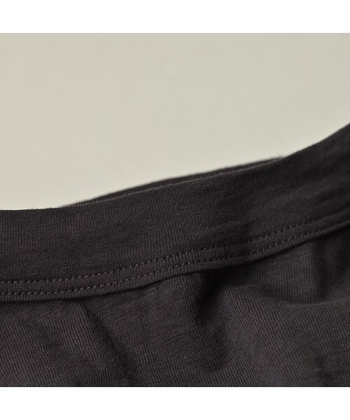 45R（フォーティファイブアール）の「天竺のビッグスリットTシャツ（トップス・レディース・02-シロ/63-グリーン/91-スミクロ・00-フリー）」の12枚目の写真