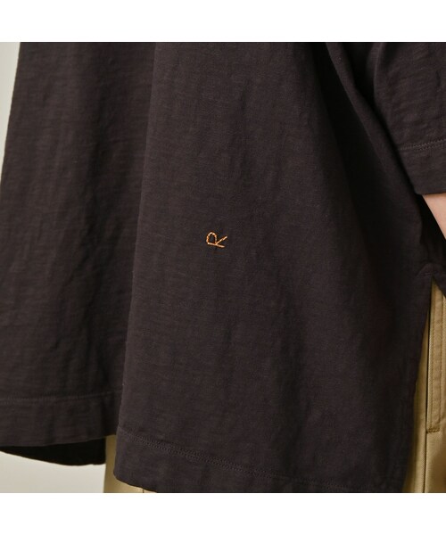 45R（フォーティファイブアール）の「天竺のビッグスリットTシャツ（トップス・レディース・02-シロ/63-グリーン/91-スミクロ・00-フリー）」の11枚目の写真