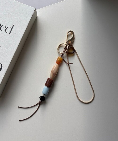 CAPRICIEUX LE'MAGE（カプリシューレマージュ）の「〈GOLDY/ゴールディ〉マルチビーズチャーム（リング・レディース・シルバー/ゴールド・F）」の2枚目の写真