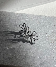 CAPRICIEUX LE'MAGE | 〈GOLDY/ゴールディ〉ワイヤーフラワーピアス(リング)