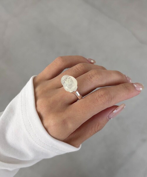 CAPRICIEUX LE'MAGE(カプリシューレマージュ)の「〈GOLDY/ゴールディ〉ニュアンスクリアリング(リング・レディース・ゴールド/シルバー・F)」の2枚目の写真