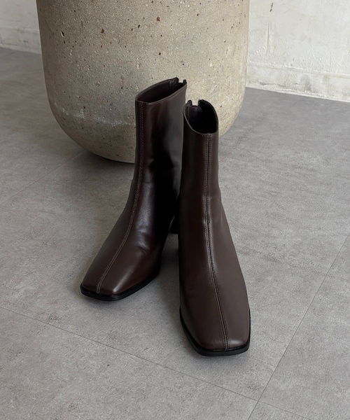 un dix cors（アンディコール）の「後ろジップベーシックショートブーツ（その他シューズ・レディース・ブラック/ブラウン・L/M）」の2枚目の写真