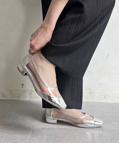 un dix cors(アンディコール)の「スクエアクリアフラットパンプス(その他シューズ・レディース・シルバー/アンティークゴールド・M/L)」の1枚目の写真