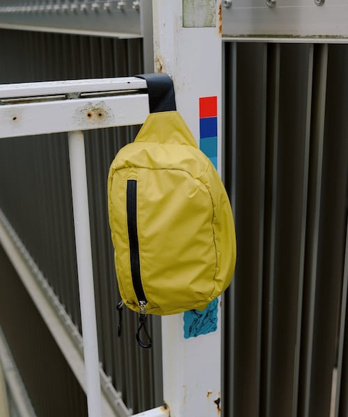 Kastane（カスタネ）の「【WHIMSIC】ナイロンウエストバッグ（ボディバッグ/ウエストポーチ・レディース・ネイビー/ブルー/イエロー・ONE）」の3枚目の写真