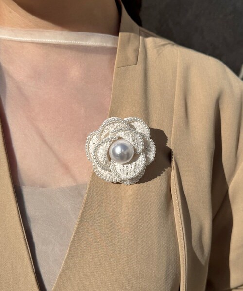 Lattice（Lattice）の「【オケージョン】ツイードフラワーコサージュ（ブローチ/コサージュ・レディース・グレー/アイボリー・FREE）」の2枚目の写真