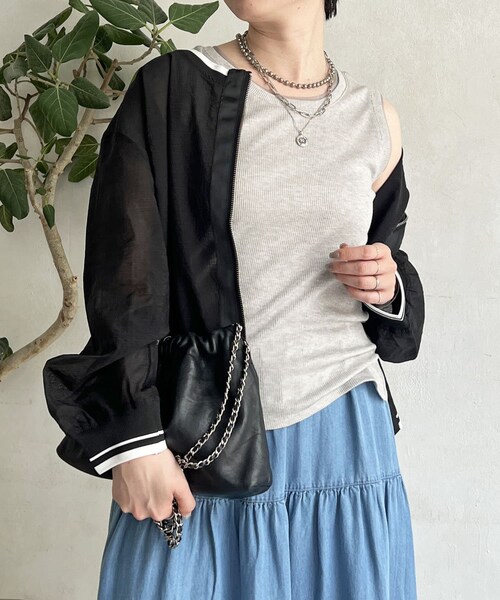 un dix cors(アンディコール)の「チュール使いタンクトップ(タンクトップ・レディース・オフホワイト/バイオレット/ブラック/グレー・F)」の3枚目の写真