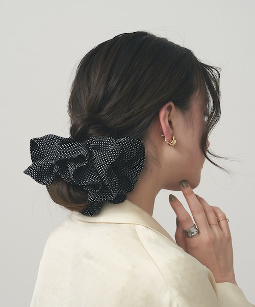 3coins（3coins）の「ドットフリルシュシュ（シュシュ・レディース・アイボリー/ブラック・FREE）」の2枚目の写真