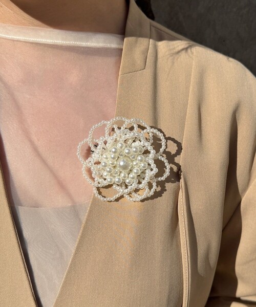 Lattice(Lattice)の「【オケージョン】パールフラワーコサージュ(ブローチ/コサージュ・レディース・アイボリー・FREE)」の1枚目の写真