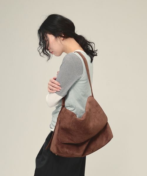 JEANASIS(ジーナシス)の「Flap Shoulder Bag(バッグ・ブラック(09)/ブラウン(58)・FREE)」の2枚目の写真