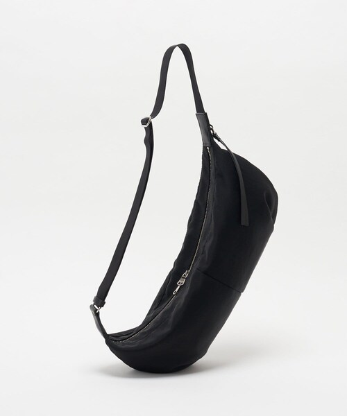 russet(ラシット)の「ナイロンバナナボディバッグ(ボディバッグ/ウエストポーチ・レディース・オリーブ/ブラック・FREE)」の2枚目の写真