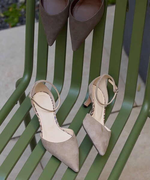 Whim Gazette(ウィムガゼット)の「<インフルエンサーコラボカラーあり>【Hoaw.】スエードポインテッドパンプス(パンプス・レディース・トープ/ダークブラウン・38/36/37/39)」の1枚目の写真