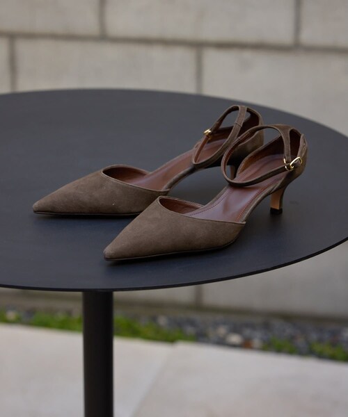 Whim Gazette(ウィムガゼット)の「<インフルエンサーコラボカラーあり>【Hoaw.】スエードポインテッドパンプス(パンプス・レディース・トープ/ダークブラウン・38/36/37/39)」の2枚目の写真