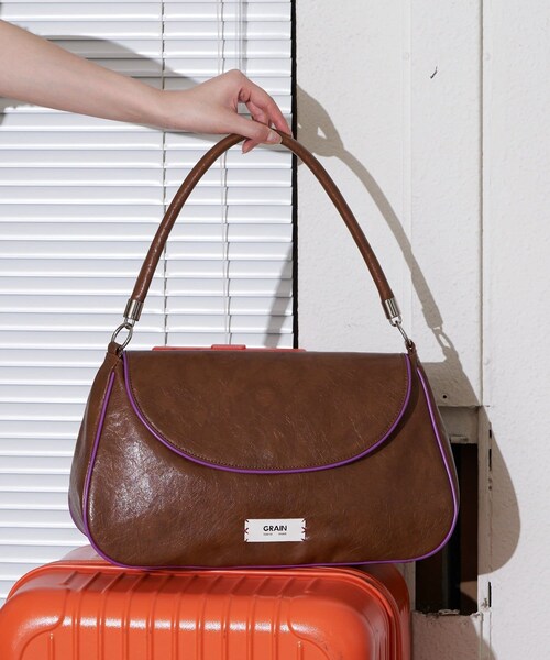 CIAOPANIC（チャオパニック）の「【GRAIN/グレイン】ヴィンテージシンプル配色フラップバッグ（ハンドバッグ・レディース・イエロー/ブラウン・FREE）」の2枚目の写真