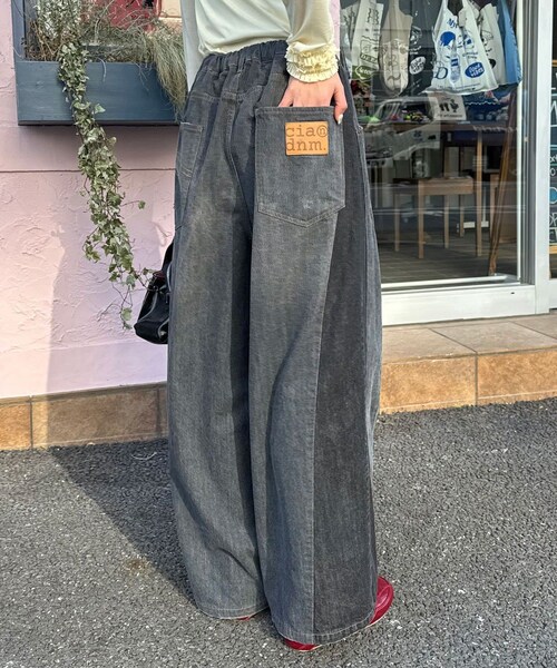 CIAOPANIC(チャオパニック)の「【cian denim/シアンデニム】切替スーパーワイドバルーンデニムパンツ(デニムパンツ・レディース・ブラック/グレー/ブルー・M/S)」の1枚目の写真