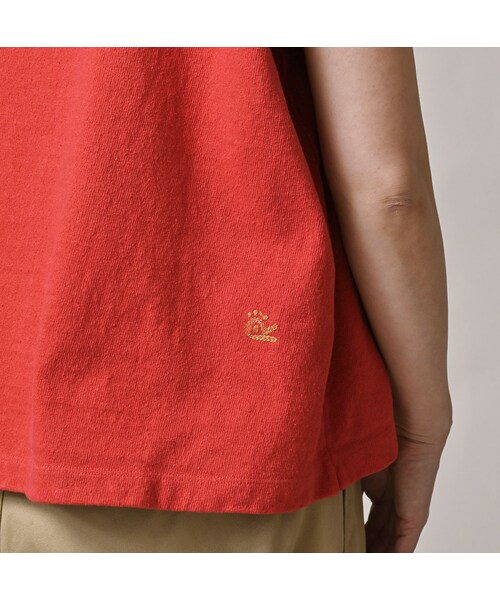 45R（フォーティファイブアール）の「ONEONE 宝物のMキャミ（トップス・レディース・52-アカ(フラミンゴ刺繍)/77-シロ×ネイビー/81-シガー(ハチ刺繍)・00-フリー）」の13枚目の写真