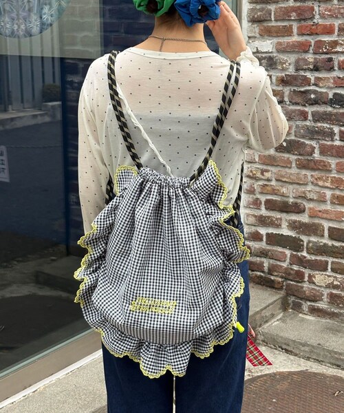 CIAOPANIC（チャオパニック）の「【HELLO.SANFRANCISCO/ハローサンフランシスコ】パラコードフリルナップサック（ショルダーバッグ・レディース・イエロー/ブラック/ピンク・ONE）」の2枚目の写真