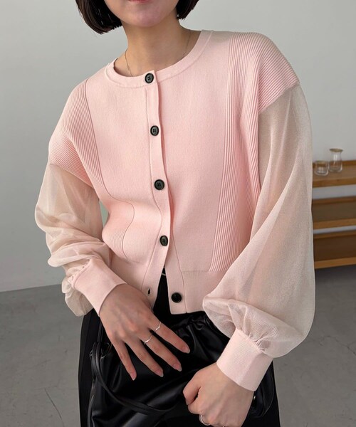 CAPRICIEUX LE'MAGE(カプリシューレマージュ)の「【WEB限定カラー・ピンク】シアースリーブショートカーディガン(ニット/セーター・レディース・ブラック/ピンク/ホワイト/ベージュ・F)」の4枚目の写真