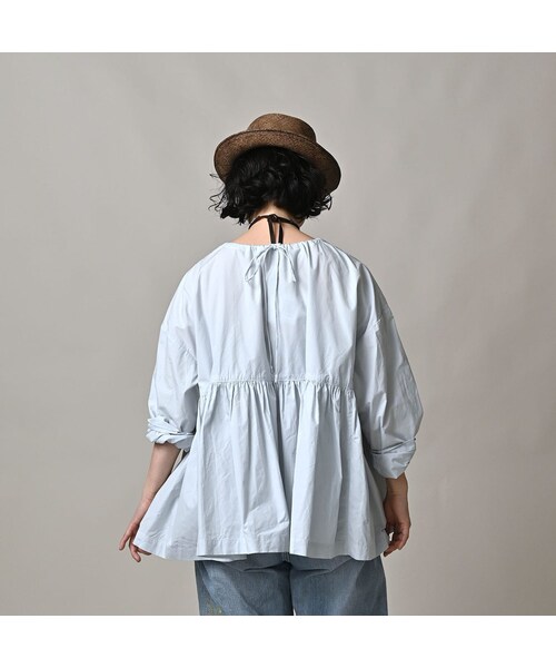 45R（フォーティファイブアール）の「ONEONE 宝物のギャザーブラウス（その他・レディース・12-ざっくりカディ ベージュ/42-スーピマオックス うすピンクシャンブレー/60-カーキ/61-うすカーキ/70-インドカディ インディゴ/72-180番三子 サックスストライプ/73-180番三子 サックス細ストライプ/74-浅葱シャンブレー ブロード/78-スーピマオックス ブルーバスク/80-ブラウン/81-スーピマオックス 茶シャンブレー�@/82-スーピマオックス 茶シャンブレー�A/90-モンプチチノ・00-フリー）」の18枚目の写真