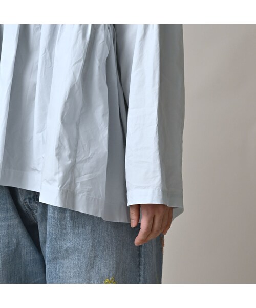 45R（フォーティファイブアール）の「ONEONE 宝物のギャザーブラウス（その他・レディース・12-ざっくりカディ ベージュ/42-スーピマオックス うすピンクシャンブレー/60-カーキ/61-うすカーキ/70-インドカディ インディゴ/72-180番三子 サックスストライプ/73-180番三子 サックス細ストライプ/74-浅葱シャンブレー ブロード/78-スーピマオックス ブルーバスク/80-ブラウン/81-スーピマオックス 茶シャンブレー�@/82-スーピマオックス 茶シャンブレー�A/90-モンプチチノ・00-フリー）」の22枚目の写真