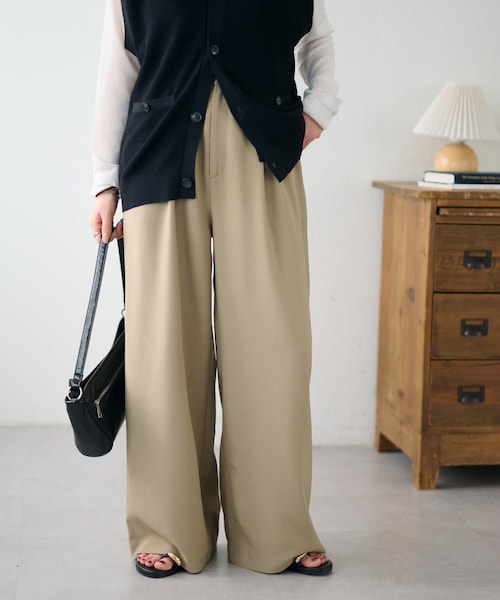 サイドベルト付きワイドパンツ