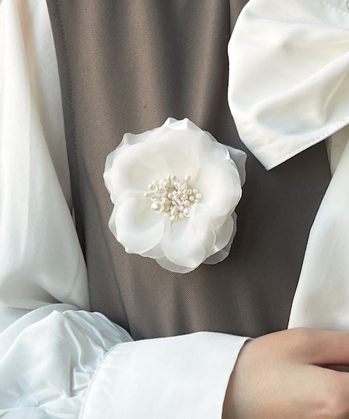 3coins(3coins)の「チュールコサージュ(ブローチ/コサージュ・レディース・グレー/アイボリー・FREE)」の2枚目の写真