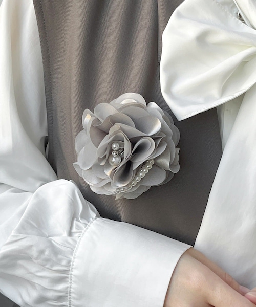 3coins（3coins）の「ローズコサージュ（ブローチ/コサージュ・レディース・その他/アイボリー/グレー・FREE）」の3枚目の写真