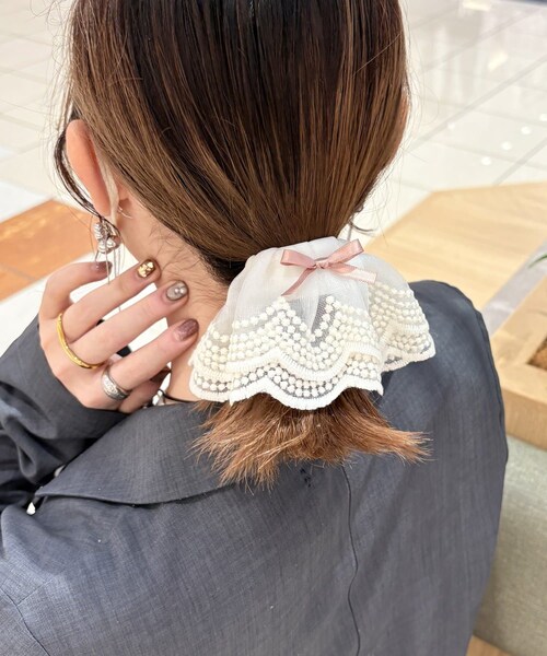 Lattice(Lattice)の「【sango企画】【WEB限定】リボン付きレースロールヘアカフ(その他ヘアアクセサリー・レディース・アイボリー/ブラック・FREE)」の1枚目の写真