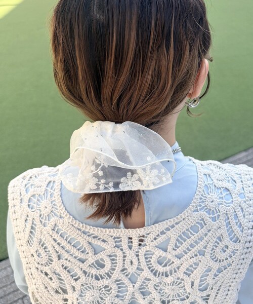 Lattice(Lattice)の「【sango企画】【WEB限定】シアーストーン付きロールヘアカフ(その他ヘアアクセサリー・レディース・グレー/アイボリー・FREE)」の2枚目の写真