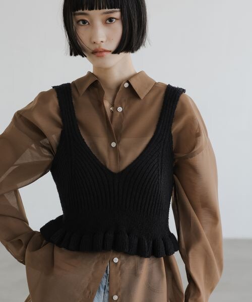 LOWRYS FARM(ローリーズファーム)の「ニットフリルビスチェ(トップス・アイボリー08/ブラック09・F)」の2枚目の写真