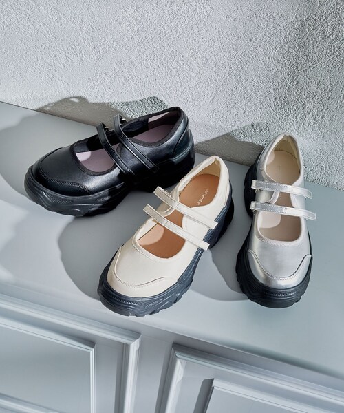 ORiental TRaffic（オリエンタルトラフィック）の「【WEB先行予約/2月中旬発売予定】スニーカーソールメリージェーンシューズ/61115（その他・レディース・ベージュ/ブラック/シルバー・S/M/L/LL）」の2枚目の写真