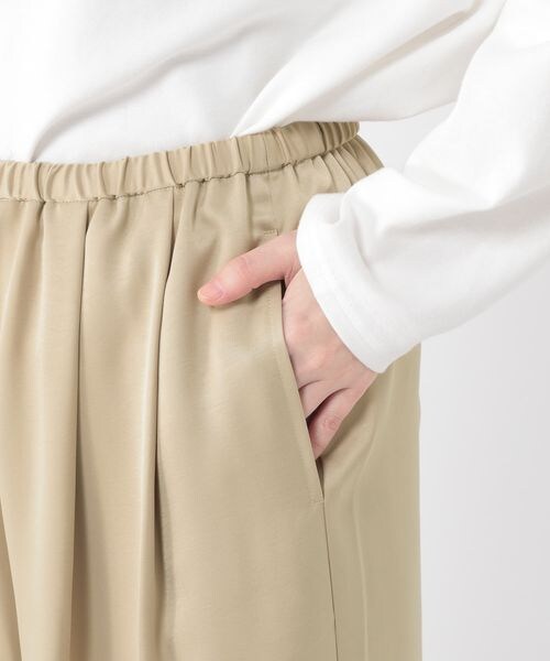 studio CLIP（スタディオクリップ）の「サテンイージーワイドパンツ（パンツ・アイボリー52/ベージュ55・F）」の17枚目の写真