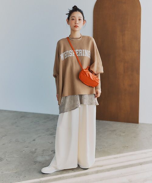 studio CLIP（スタディオクリップ）の「サテンイージーワイドパンツ（パンツ・アイボリー52/ベージュ55・F）」の3枚目の写真