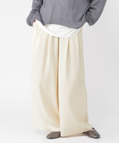 studio CLIP（スタディオクリップ）の「サテンイージーワイドパンツ（パンツ・アイボリー52/ベージュ55・F）」の5枚目の写真