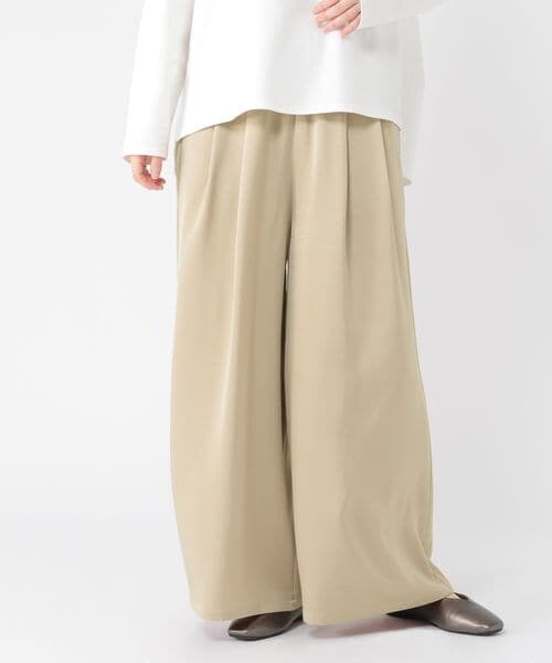 studio CLIP（スタディオクリップ）の「サテンイージーワイドパンツ（パンツ・アイボリー52/ベージュ55・F）」の9枚目の写真