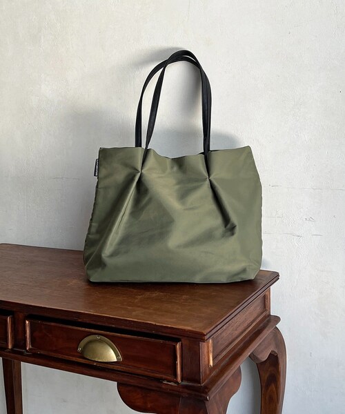 un dix cors（アンディコール）の「横長ナイロントート（バッグ・レディース・ブラック/カーキ/ベージュ・F）」の3枚目の写真