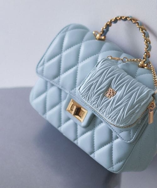 VIS(ビス)の「プリーツ加工ポーチチャーム(その他・キナリ(16)(06)/サックス(48)(88)・F)」の2枚目の写真