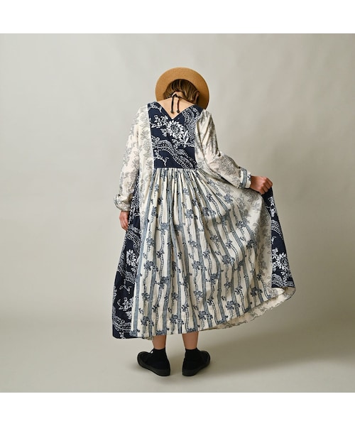 45R(フォーティファイブアール)の「インドカディブロックプリントのパッチワークドレス(ワンピース/ドレス・レディース・53-アカ/75-ネイビー・00-フリー)」の7枚目の写真