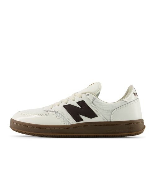 NEW BALANCE（ニューバランス）の「T500（その他・レディース・WHITE/BROWN(02)・23CM/23.5CM/24CM/24.5CM/25CM/25.5CM/26CM/26.5CM/27CM/27.5CM/28CM）」の2枚目の写真