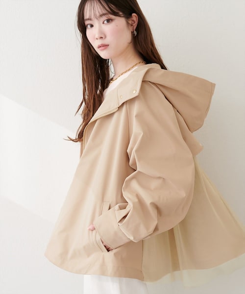 natural couture（ナチュラルクチュール）の「バックチュールペプラムマウンテンパーカージャケット（マウンテンパーカー・レディース・ブラック/ベージュ/アイボリー・FREE）」の3枚目の写真