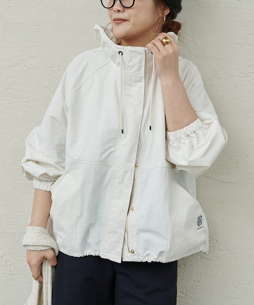 PUAL CE CIN（ピュアルセシン）の「【F&B】撥水リサイクルナイロンマウンテンパーカー（マウンテンパーカー・レディース・ネイビー/キャメル/アイボリー・FREE）」の2枚目の写真