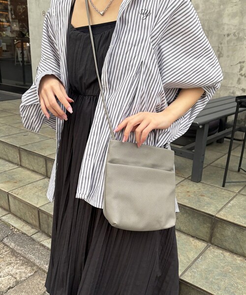 Lattice（Lattice）の「シンプルポケットショルダーバッグ（ショルダーバッグ・レディース・ブラック/シルバー/グレー・FREE）」の2枚目の写真