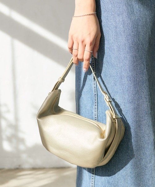 RIVE DROITE（リヴドロワ）の「予約【インフルエンサーSHIHO企画】マルチWAYレザーバッグ/4月中旬お届け予定（ショルダーバッグ・レディース・グレージュ/ゴールド/ブラック・F）」の3枚目の写真