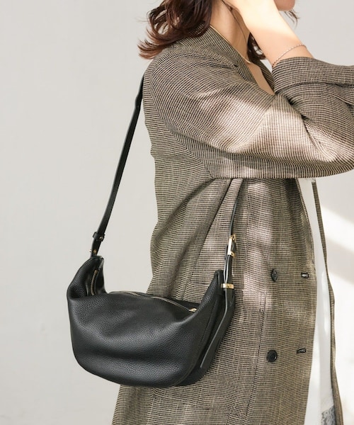 RIVE DROITE（リヴドロワ）の「予約【インフルエンサーSHIHO企画】マルチWAYレザーバッグ/4月中旬お届け予定（ショルダーバッグ・レディース・グレージュ/ゴールド/ブラック・F）」の2枚目の写真